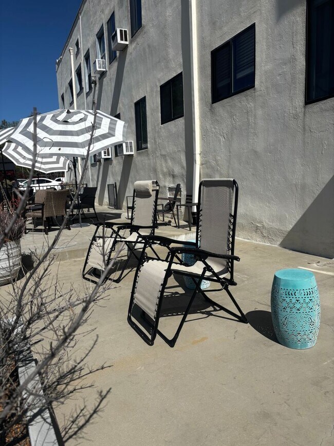 Building Photo - Studio with a view. Close to DTLA, Eagle R...