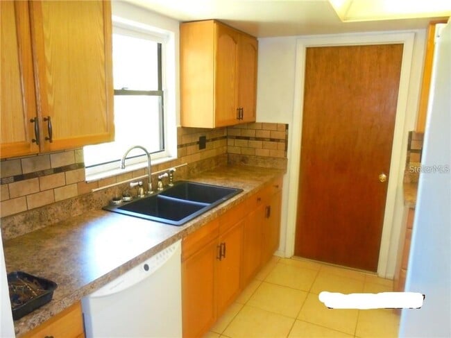 Building Photo - 902 Plum Tree Ln