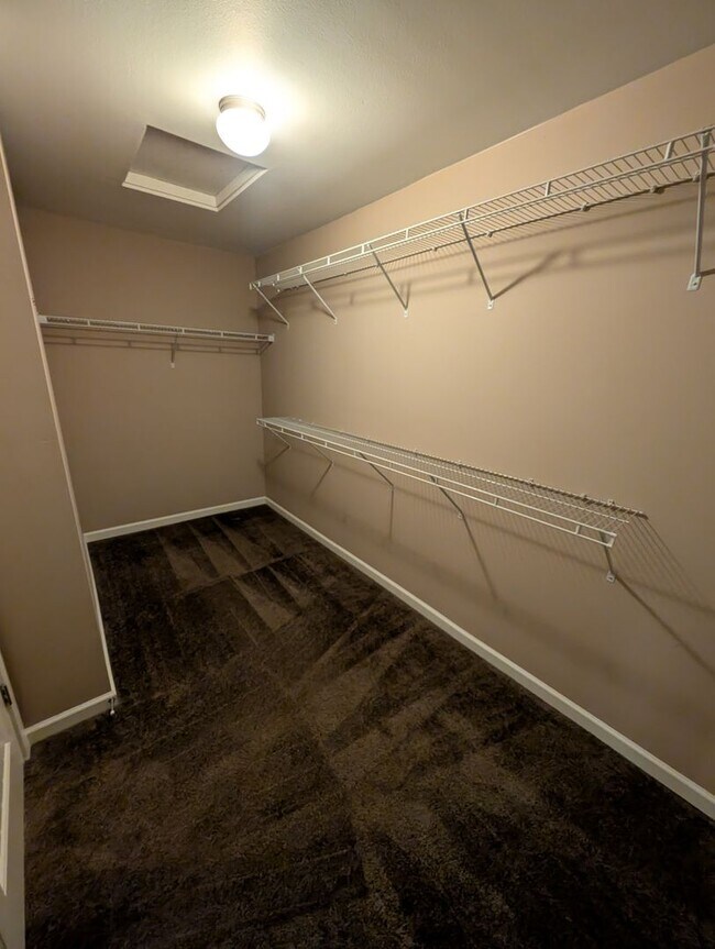 Building Photo - Almost 2500 SQ Feet of Space for ALL of your needs! Avail for Rent in Bremerton!