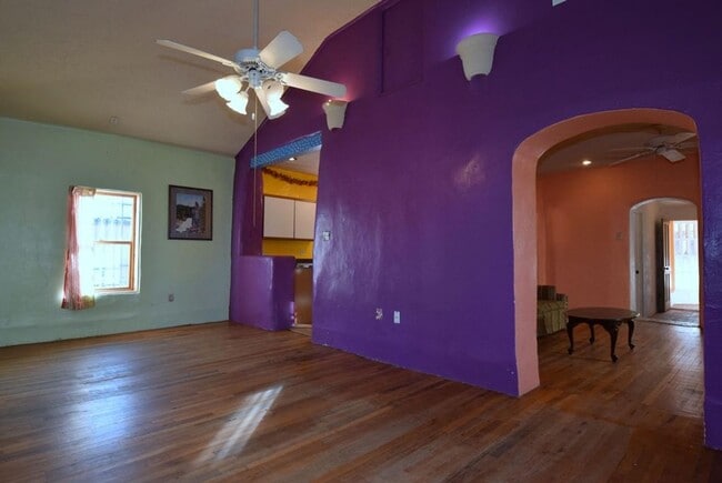 Building Photo - Super cute 1 bedroom Adobe