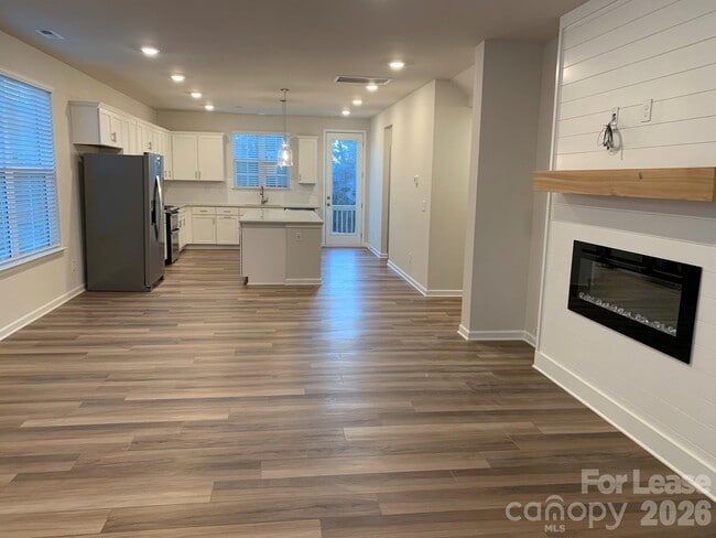 Building Photo - 12031 Remarque Rd