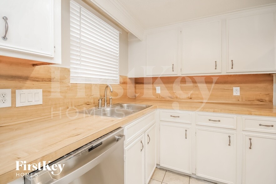 Building Photo - 547 Shealy St