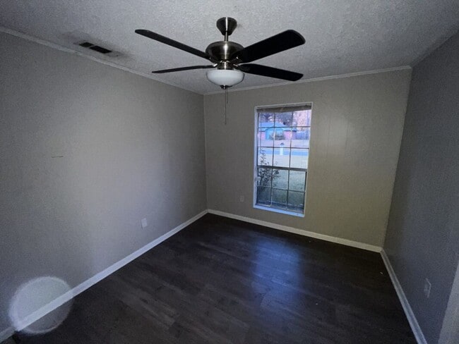 Building Photo - 3-Bedroom, 1.5-Bath Home in Baker  | Available Now!