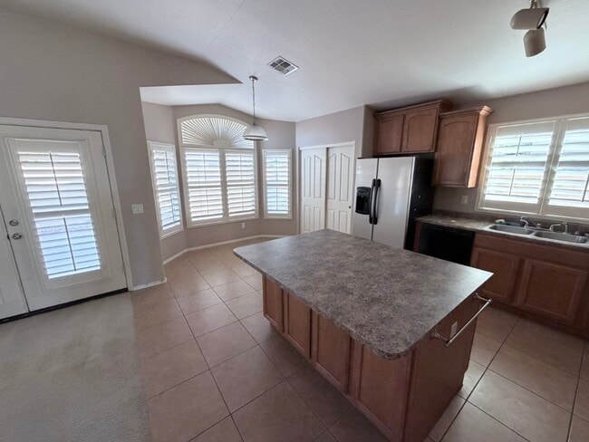 Building Photo - 412 E Jasper Dr