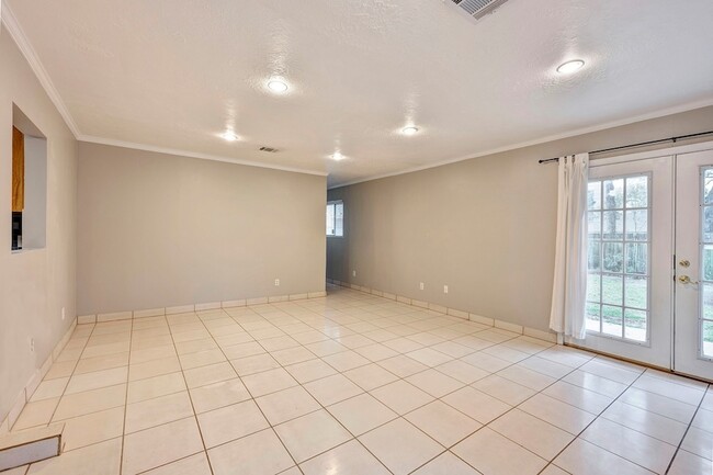 Building Photo - 1135 W 31st St