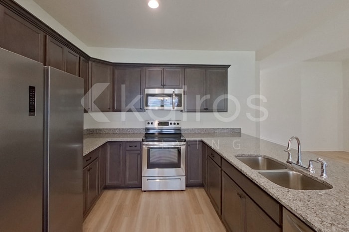 Building Photo - 121 Salvat Dr