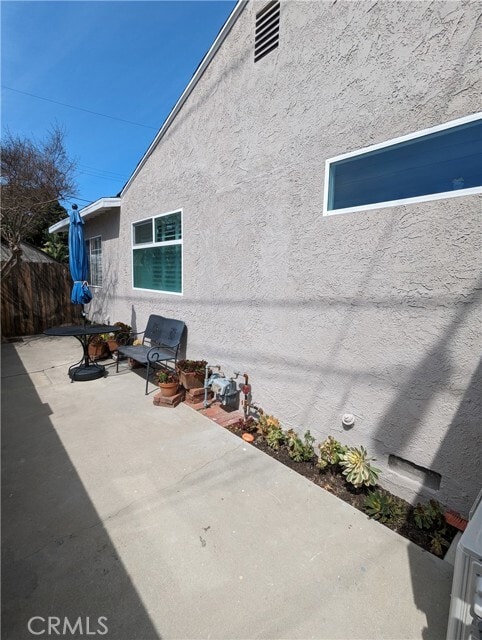 Building Photo - 1211 N Maple St