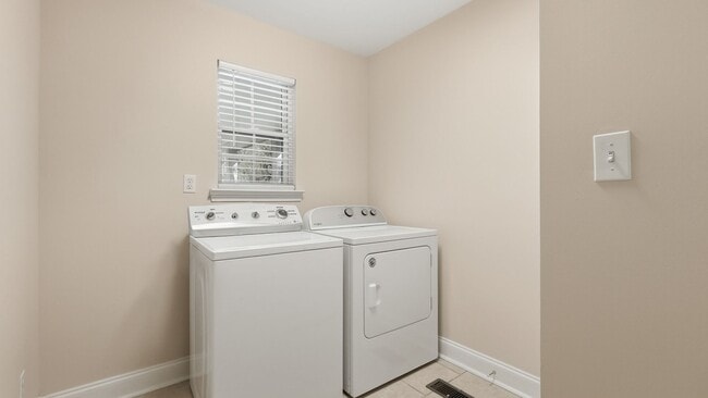 Building Photo - 3 Bedroom in North Chatt!