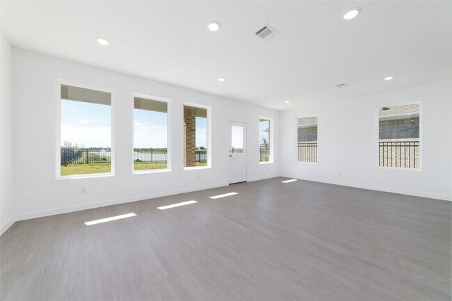 Building Photo - 3037 Avenida Sonoma Dr