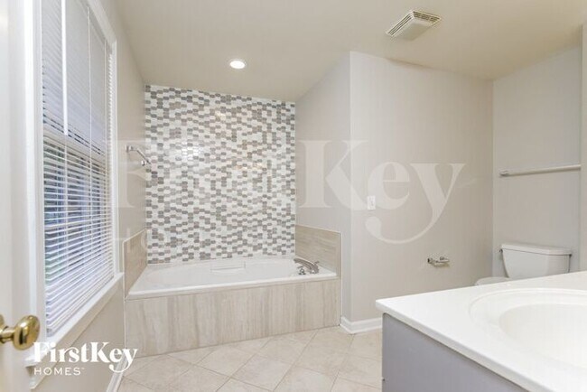 Building Photo - 7504 Henfree Dr