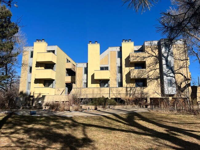 Building Photo - Charming Mapleton Ave. 1 Bed/1 Bath Condo - Available August 3rd!