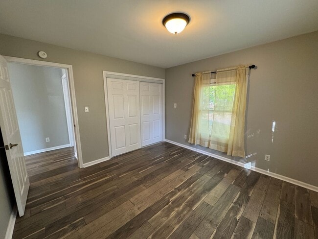 Building Photo - Available to Show