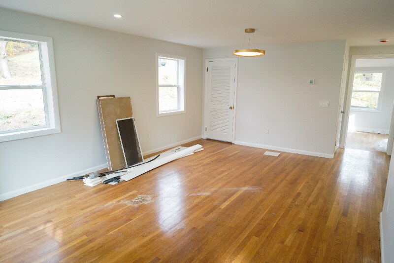 Building Photo - 8 Sussex Ln