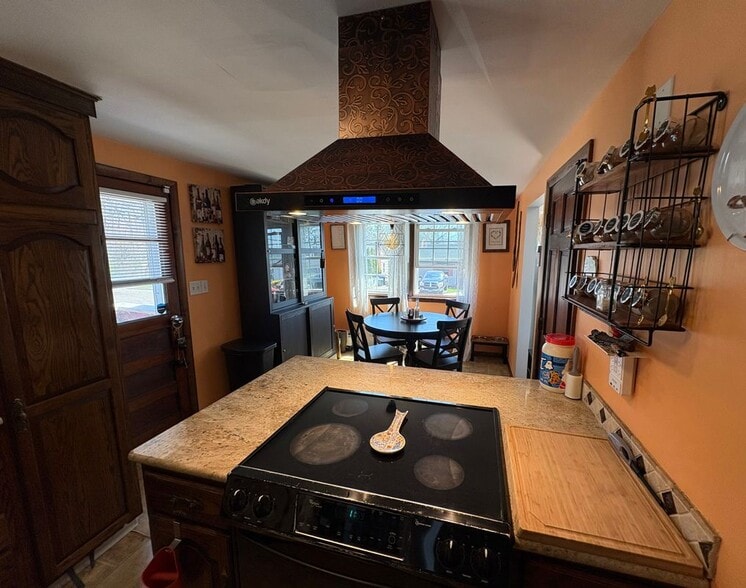 Building Photo - 82 Parker Ave