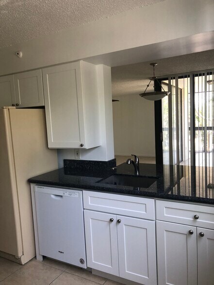 Building Photo - 820 Lavers Cir