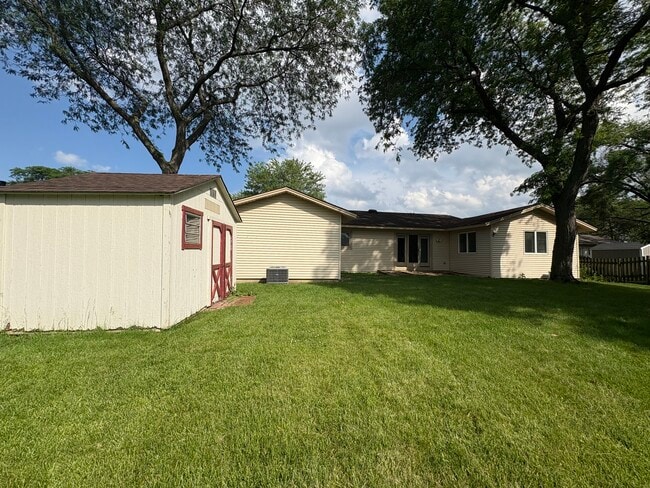 Building Photo - 112 Braemar Dr