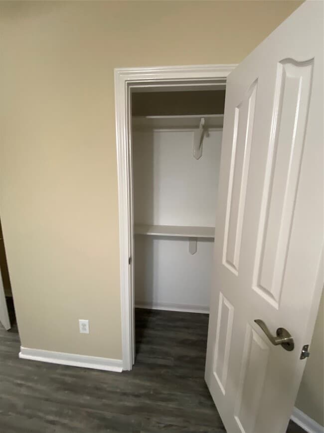 Building Photo - 4903 Summer Ridge Dr