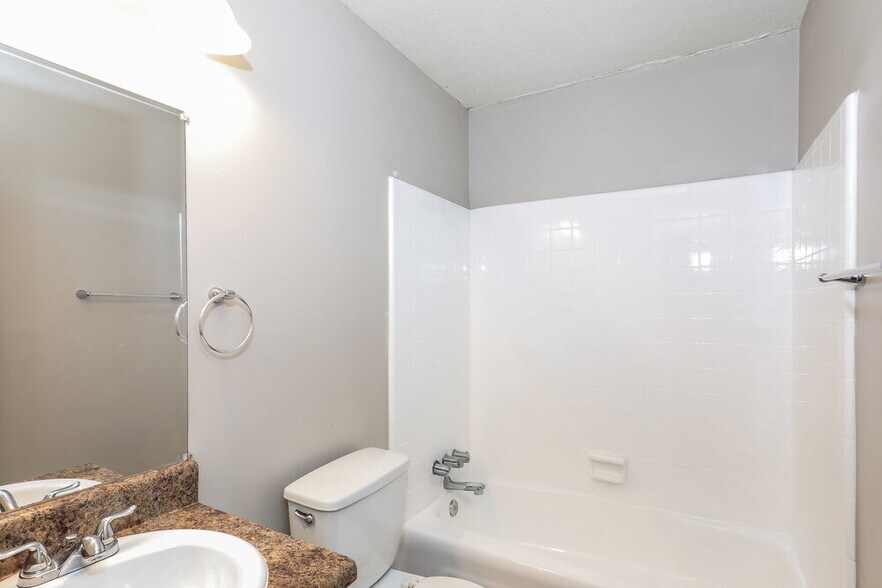 Building Photo - 235 Hurst Point