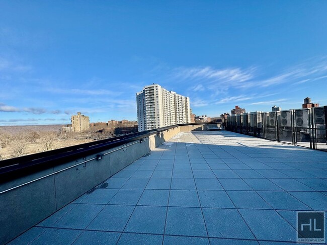 Building Photo - HENRY HUDSON PKWY E