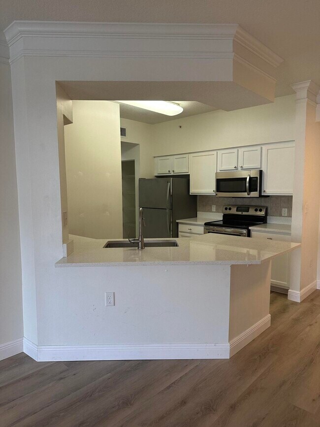 Building Photo - 9905 Baywinds Blvd