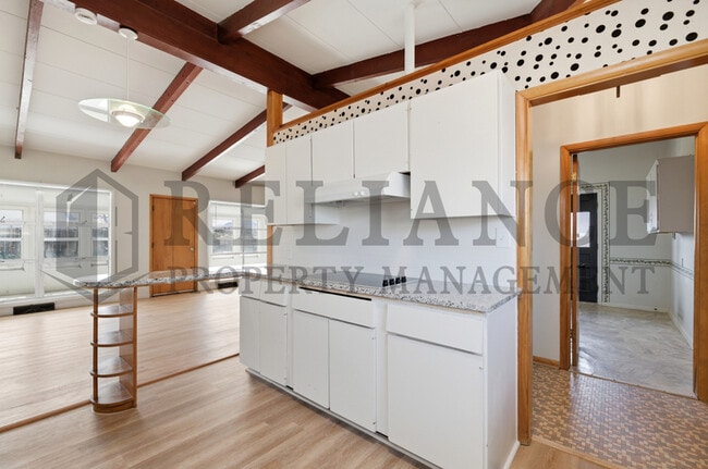 Building Photo - 2541 W Benjamin Dr