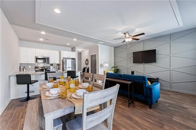 Building Photo - 2831 Ridgeview Dr