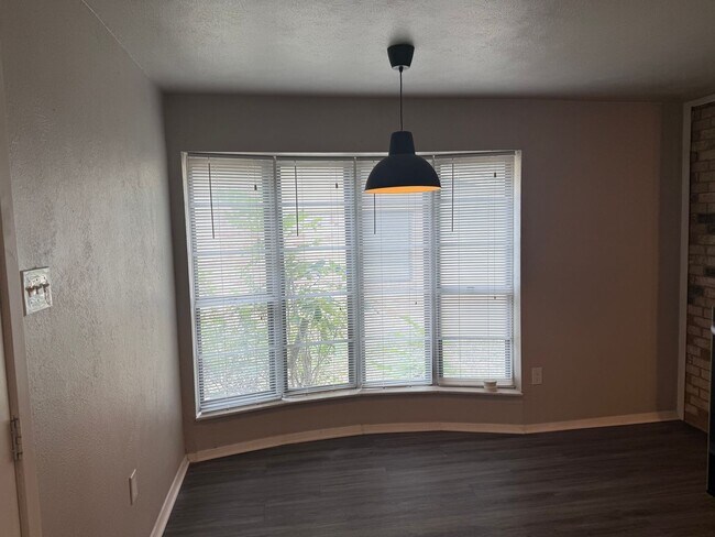 Building Photo - 3 Bed | 2 Bath | 2-Car Garage + Carport – ...