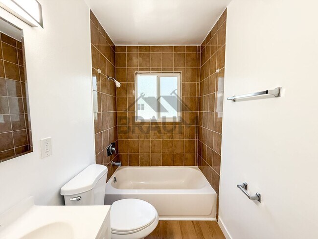 Building Photo - 13129 Oxnard St