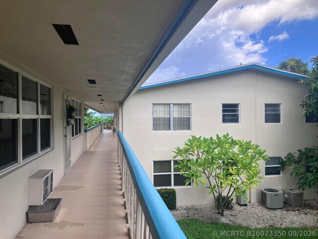 Building Photo - 209 Camden I