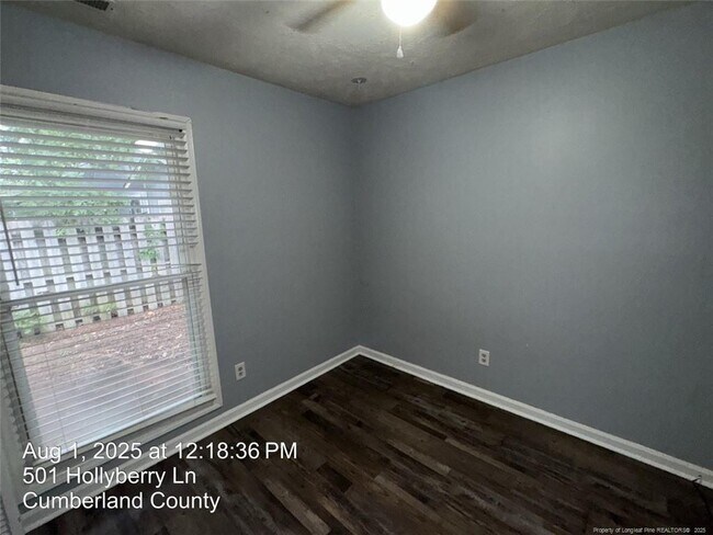 Building Photo - 501 Hollyberry Ln