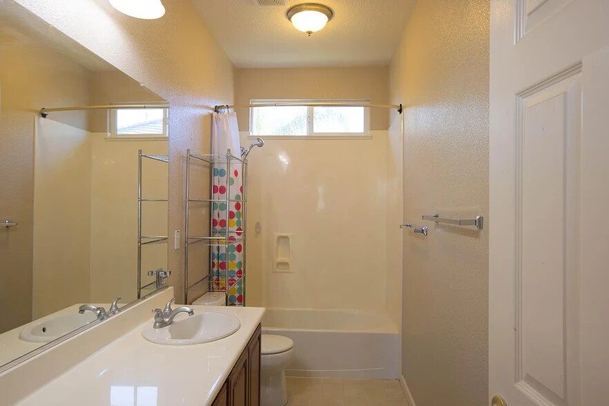 Building Photo - 2674 Torrey Pines Dr