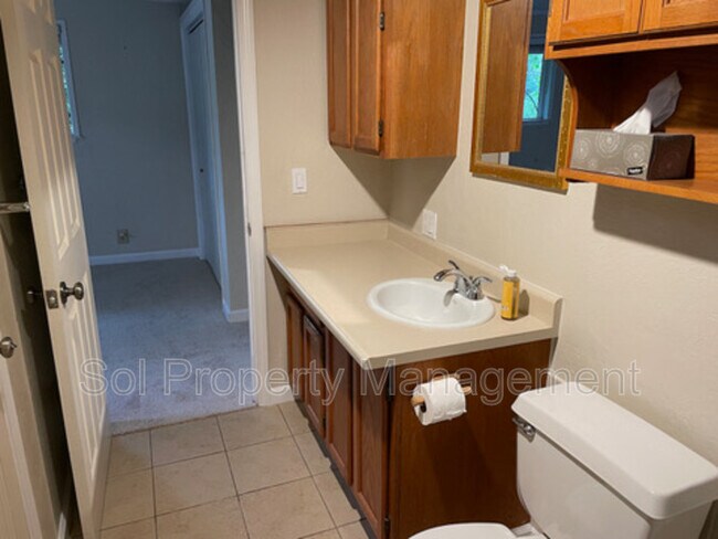 Building Photo - 175 S Redwood Dr