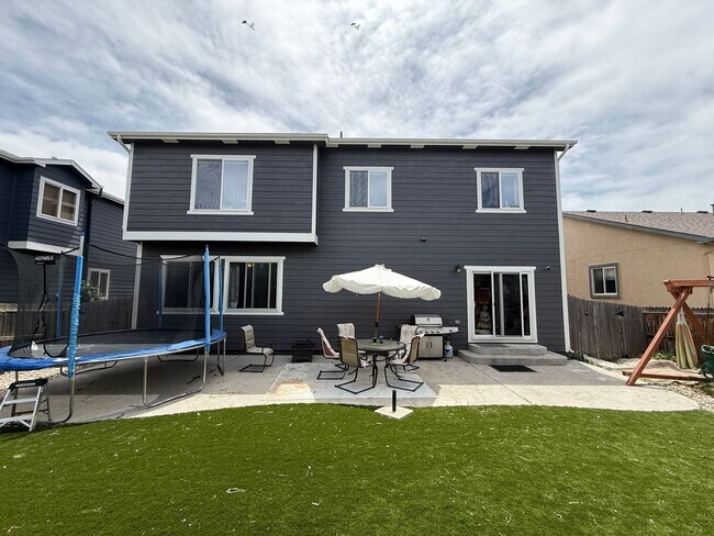 Building Photo - 6 Bed 4 Bath Home with 3000+ SQFT in Stetson Hills!!!