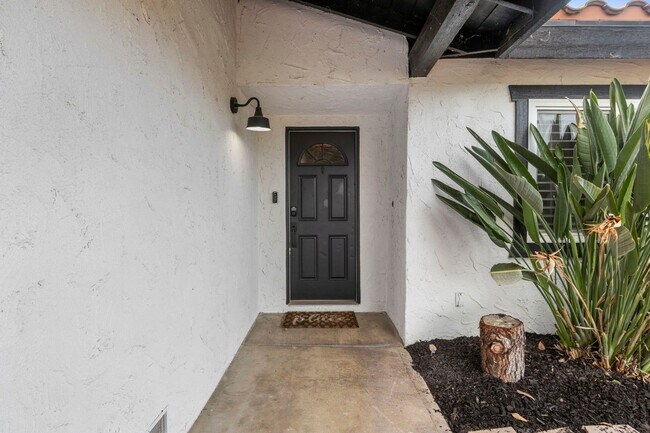 Building Photo - CANYON LAKE 3 BED 2 BATH ON GOLF COURSE