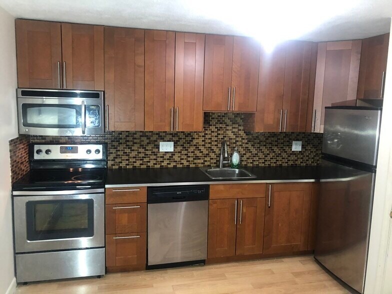 Building Photo - 273 Main St