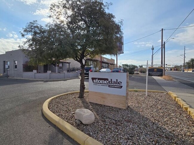 Building Photo - ONE MONTH FREE PRORATED! Cozy Studio near Downtown Tucson!