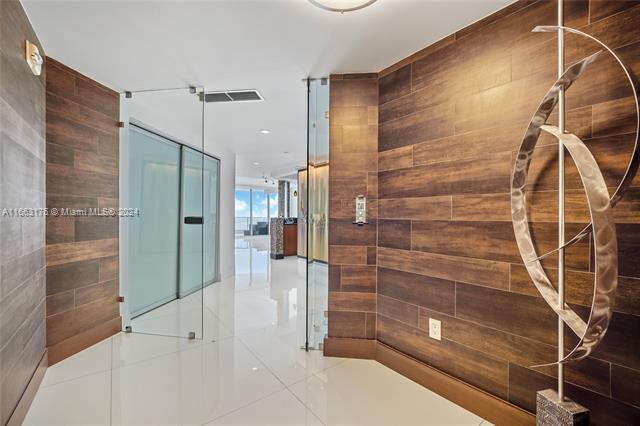 Building Photo - 1331 Brickell Bay Dr