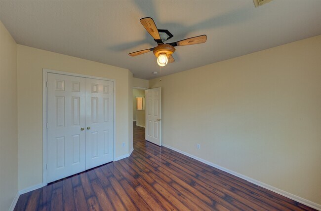 Building Photo - 2610 Ledgebrook Ln