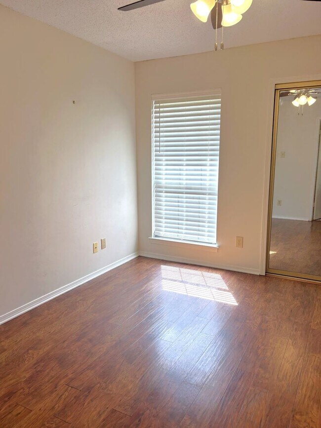 Building Photo - Two bed / Two bath condo off Grelot Road