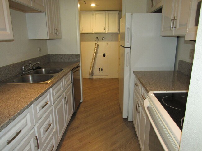 Building Photo - 3 bedroom condo in ARVADA
