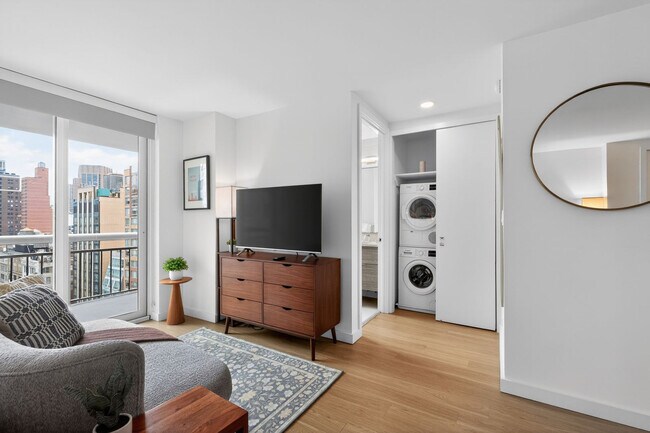 Building Photo - 68 W 37th St