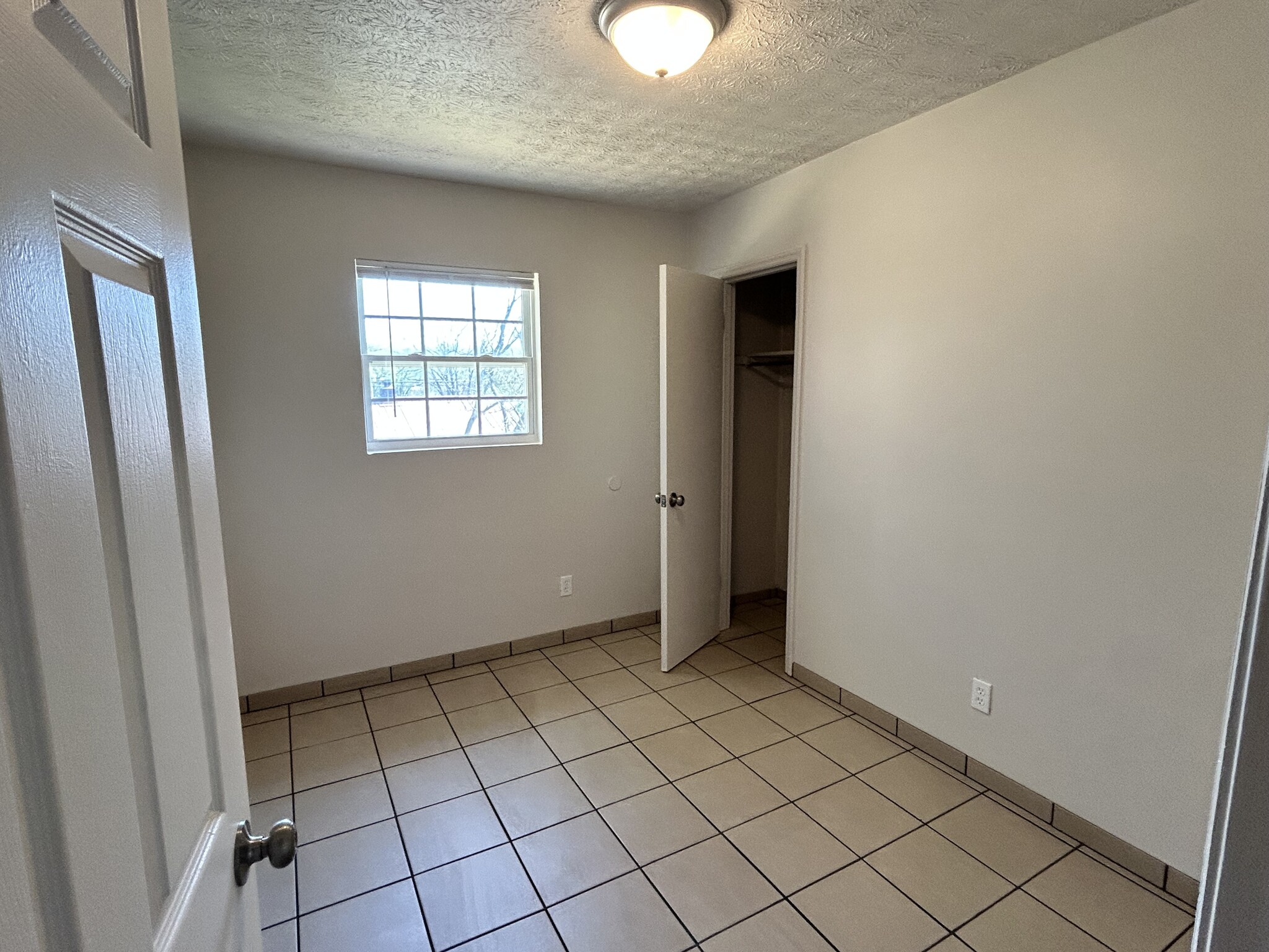 Building Photo - 2420 Webster Ct