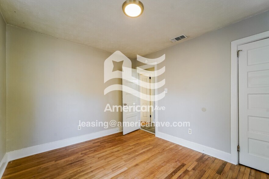 Building Photo - 522 Woodbury Rd