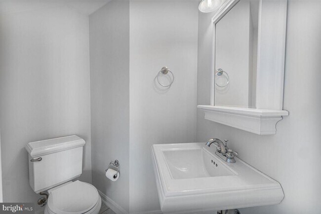 Building Photo - 2484 Angeline Dr