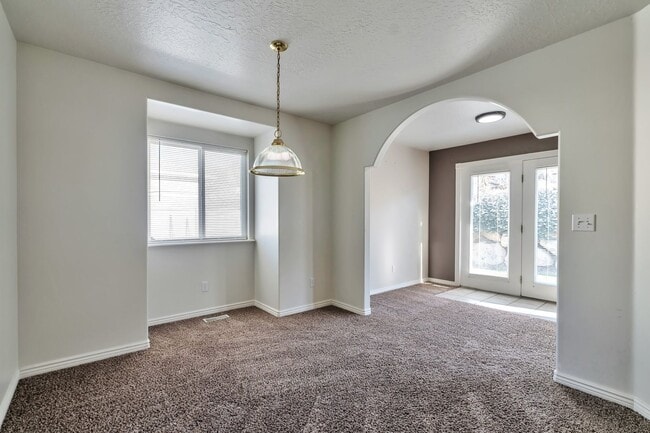 Building Photo - 426 W 2700 S