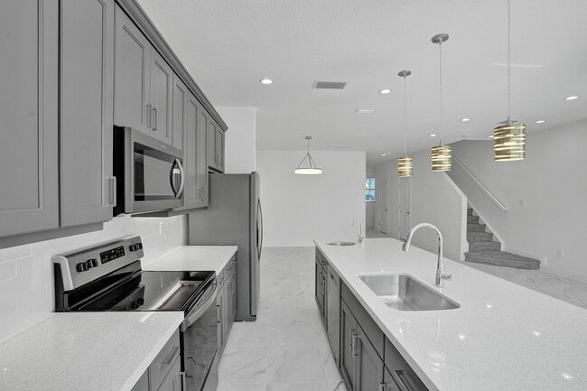 Building Photo - Gorgeous Brand New 3 Bedroom 2 Bath (2-story) Townhouse in Deerfield Beach