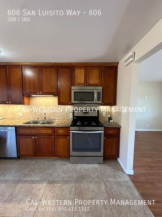 Building Photo - Sunnyvale Duplex.  2 bedroom, 2.5 bath.