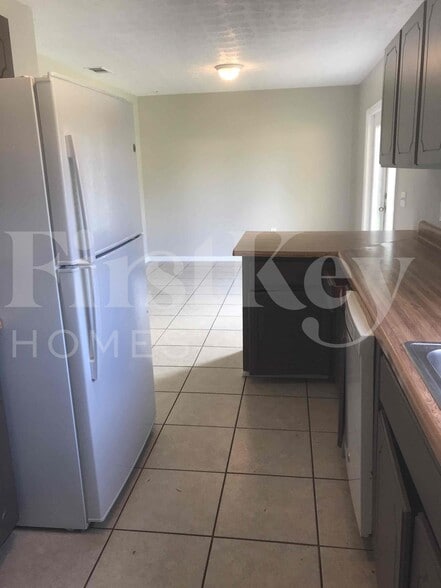 Building Photo - 4804 Oriole Dr