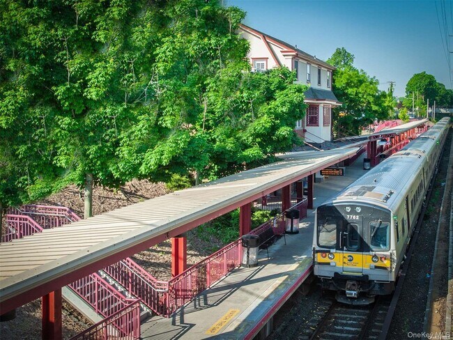 Building Photo - 17 Myrtle St