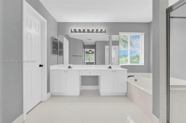 Building Photo - 1518 Maple Dr